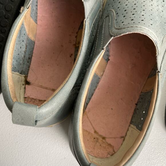 Taos Women Size 9 Court Sneaker Light Blue Leather Slip On Lake Blue Perforated - Picture 13 of 15